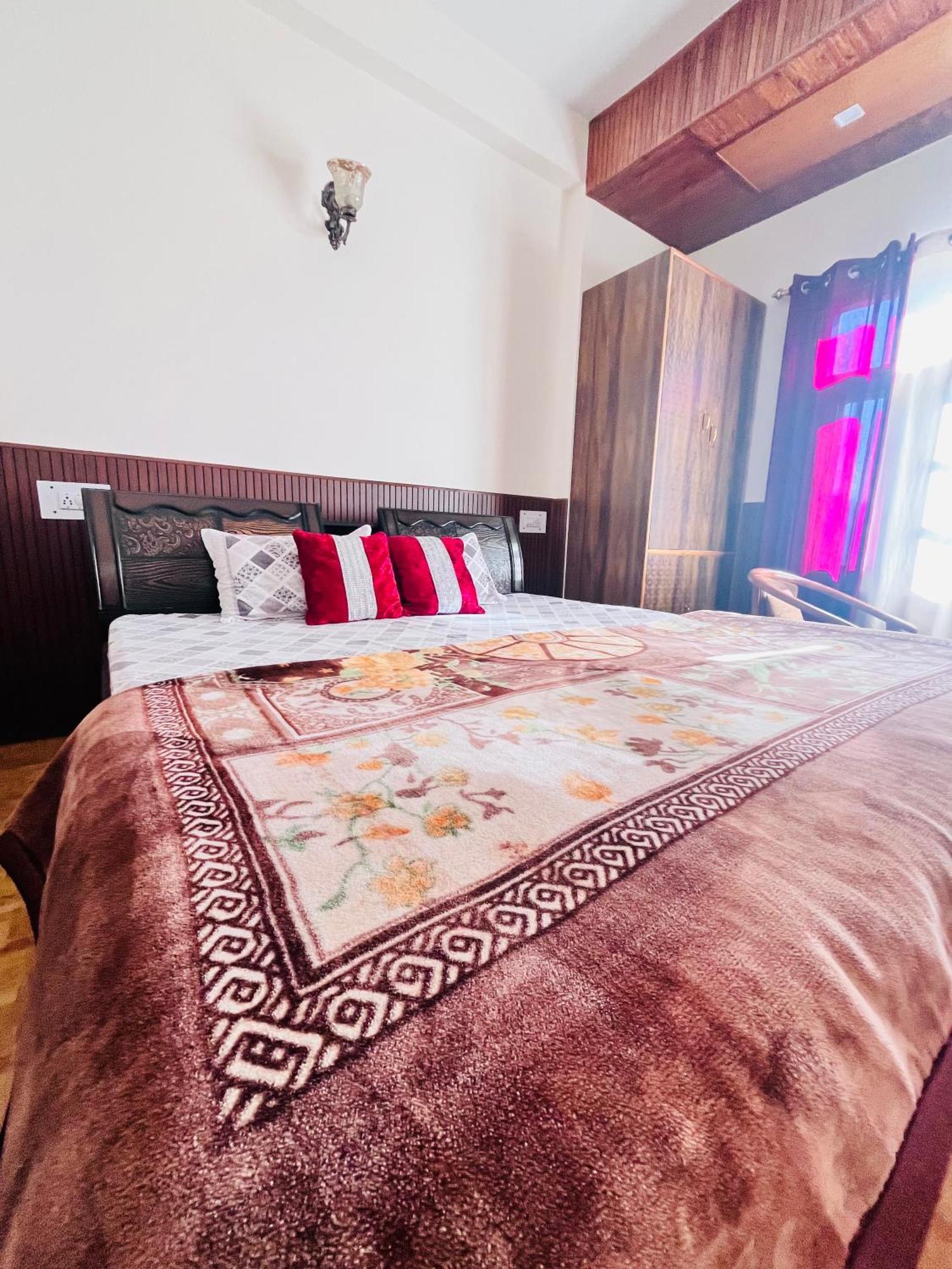 Residence Inn Homestay Shimla Buitenkant foto